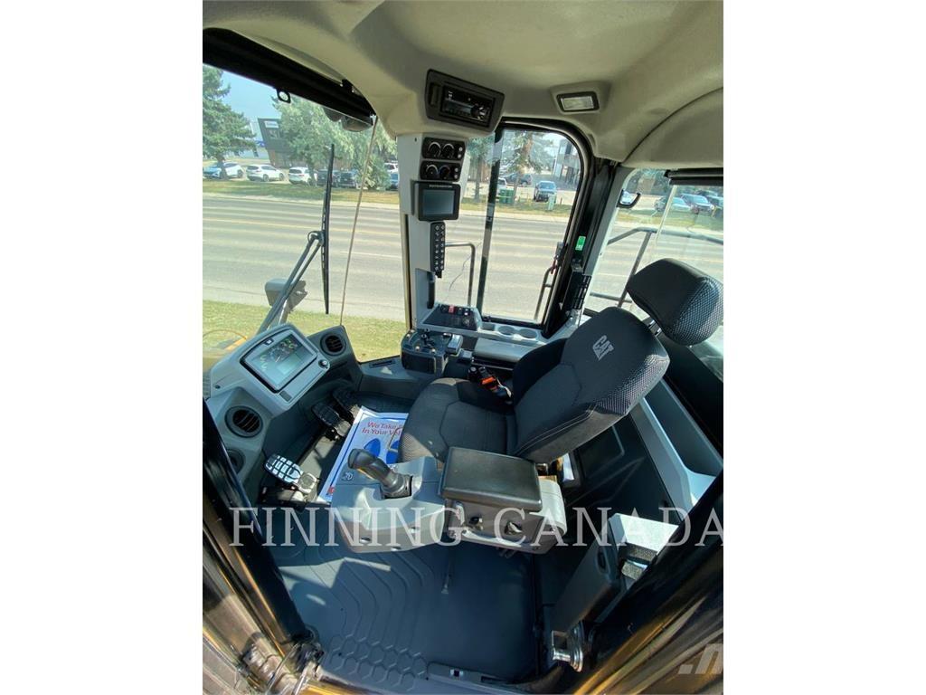 CAT 980M Gumikerekes homlokrakodók