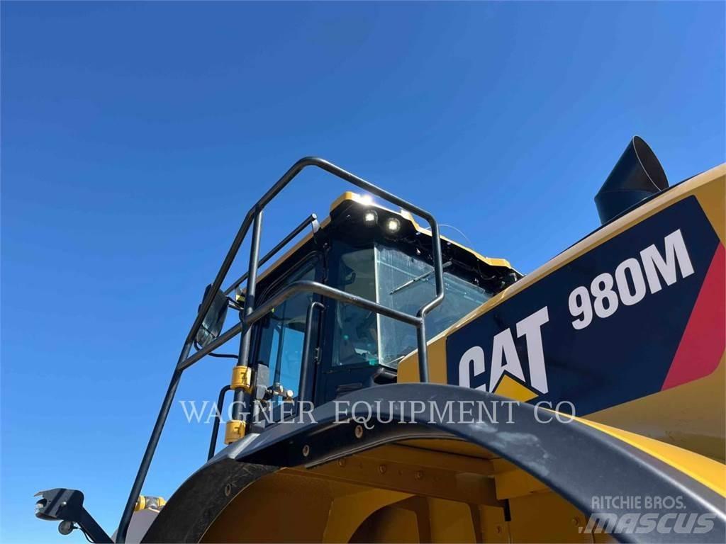 CAT 980M Gumikerekes homlokrakodók
