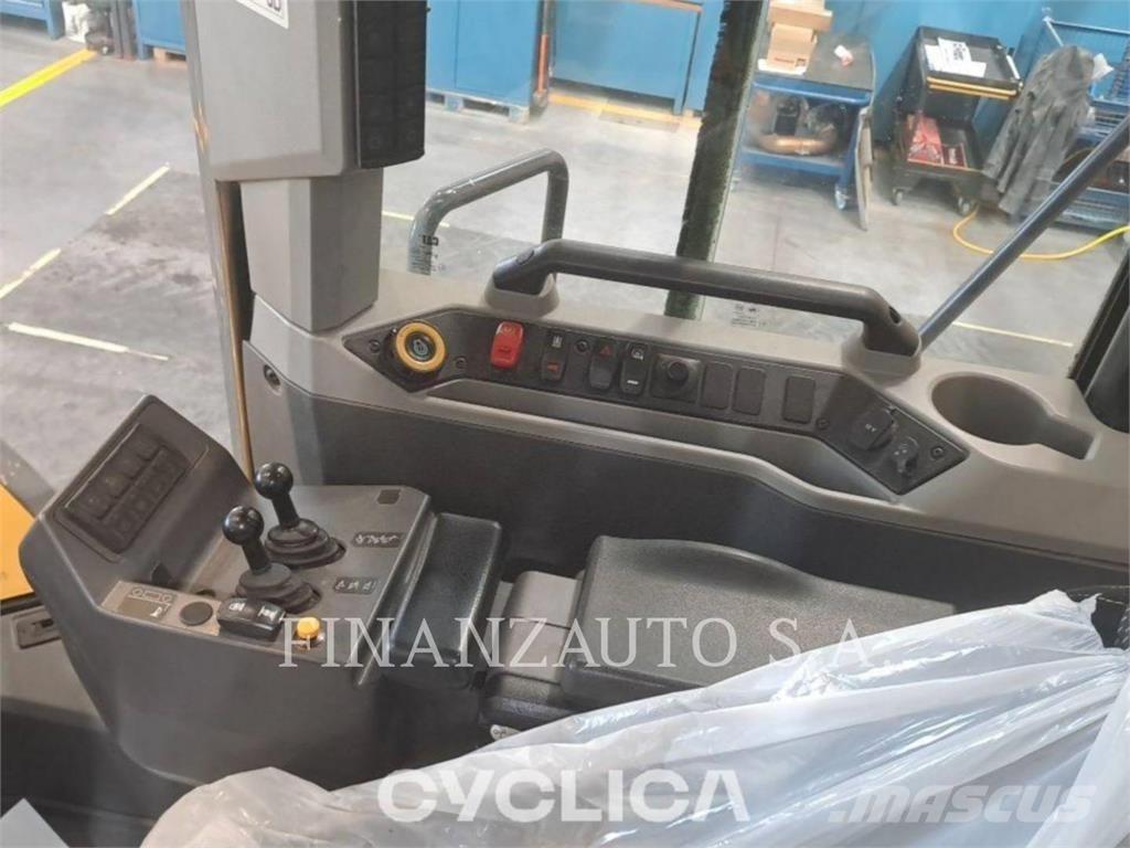 CAT 980XE Gumikerekes homlokrakodók