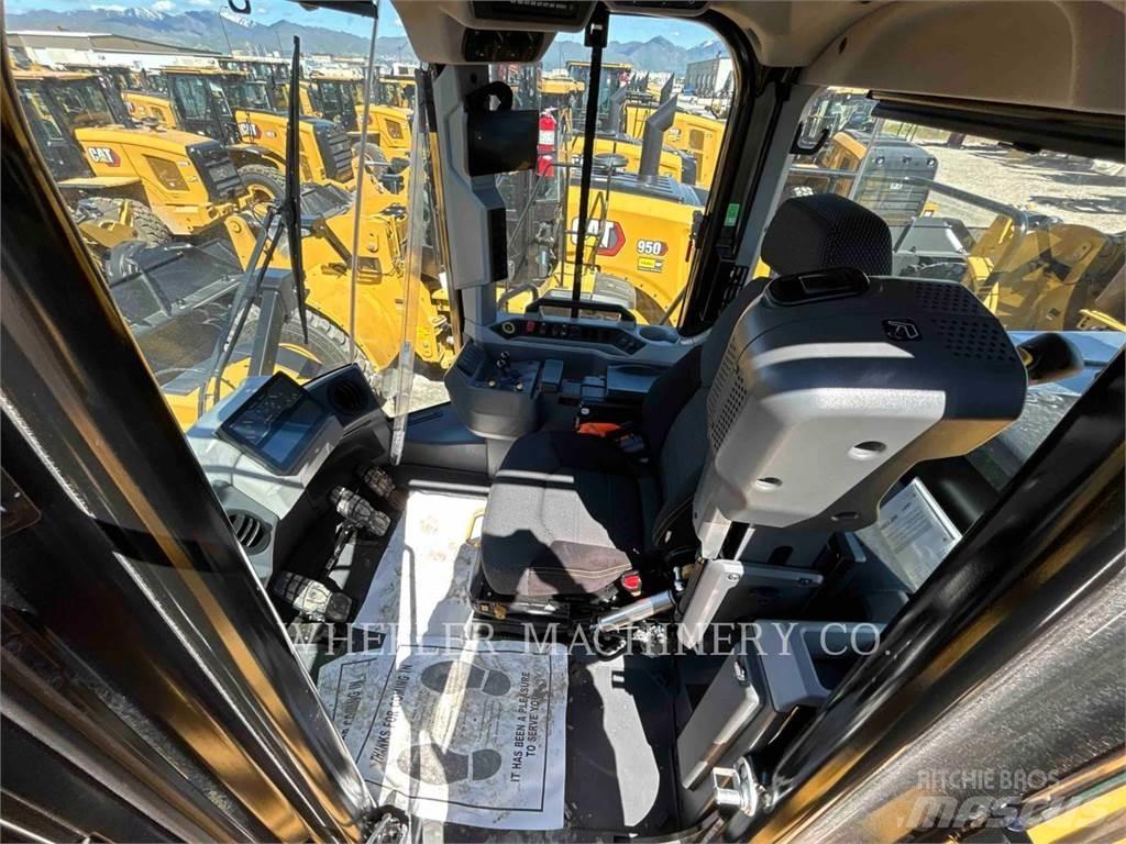CAT 982 Gumikerekes homlokrakodók