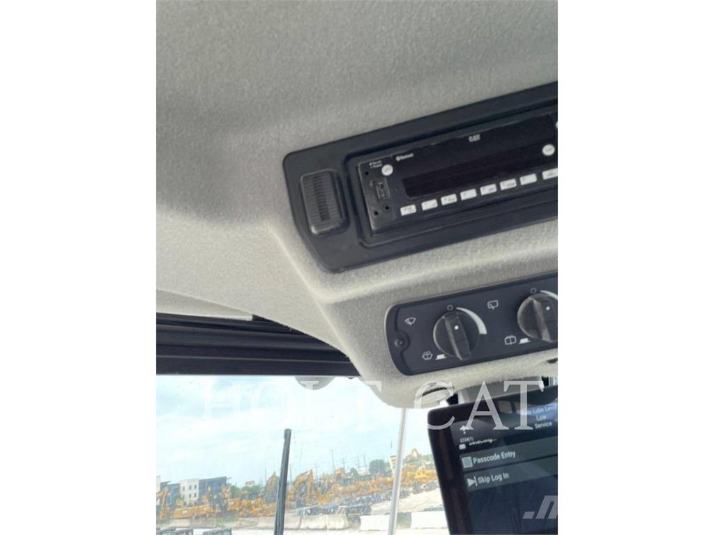 CAT 982 XE Gumikerekes homlokrakodók