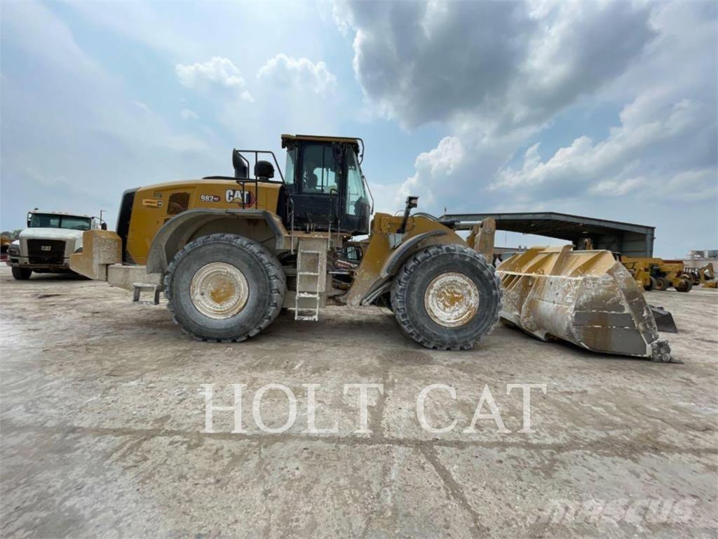 CAT 982 XE Gumikerekes homlokrakodók