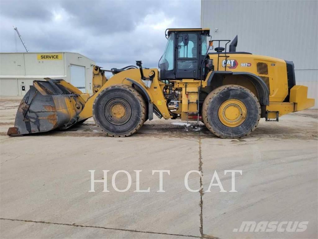 CAT 982 XE Gumikerekes homlokrakodók