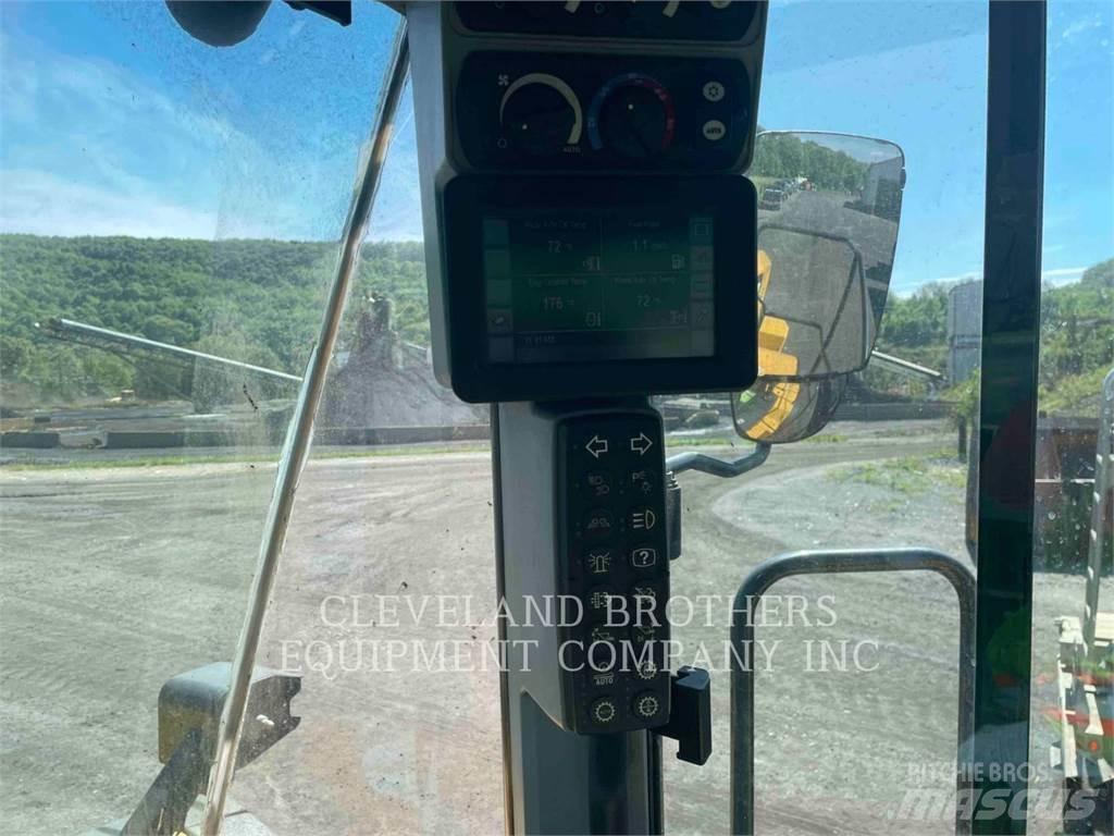 CAT 982M Gumikerekes homlokrakodók