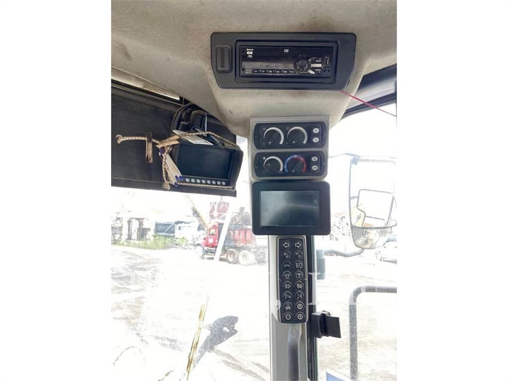 CAT 982M Gumikerekes homlokrakodók