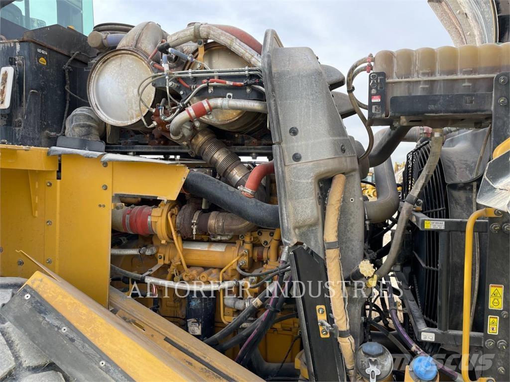 CAT 982M Gumikerekes homlokrakodók