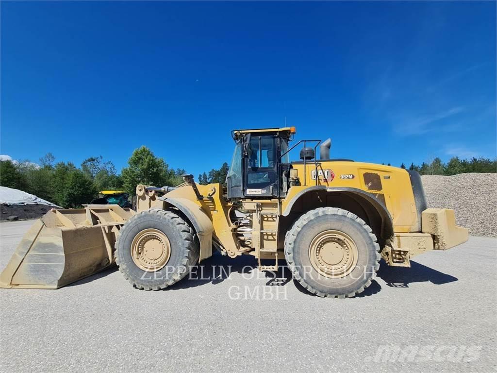 CAT 982M Gumikerekes homlokrakodók