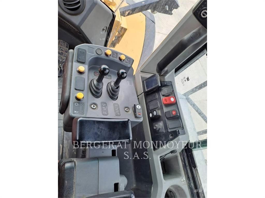 CAT 982M Gumikerekes homlokrakodók
