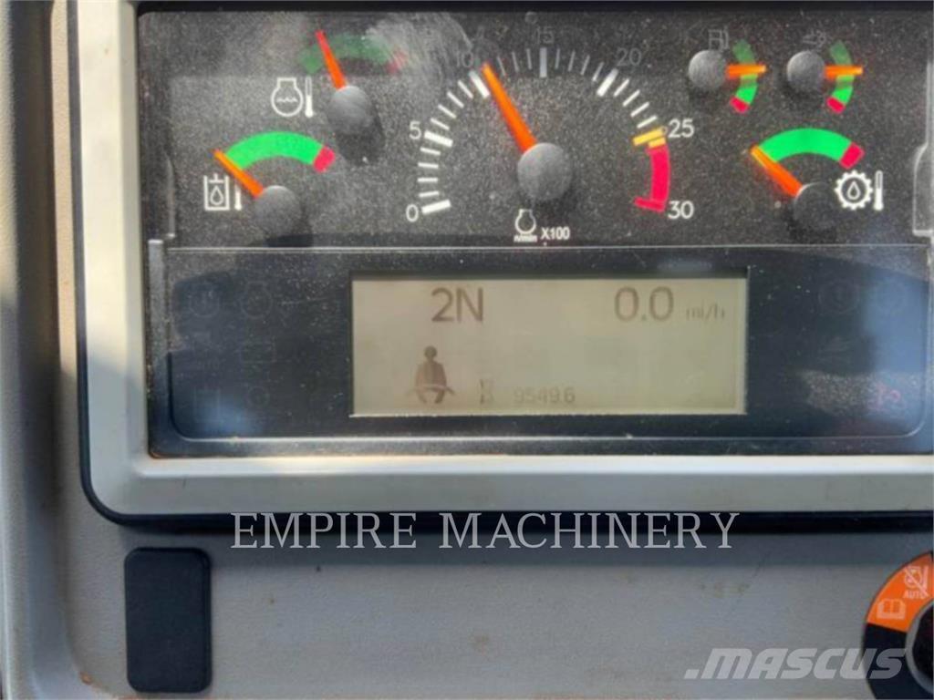 CAT 982M Gumikerekes homlokrakodók