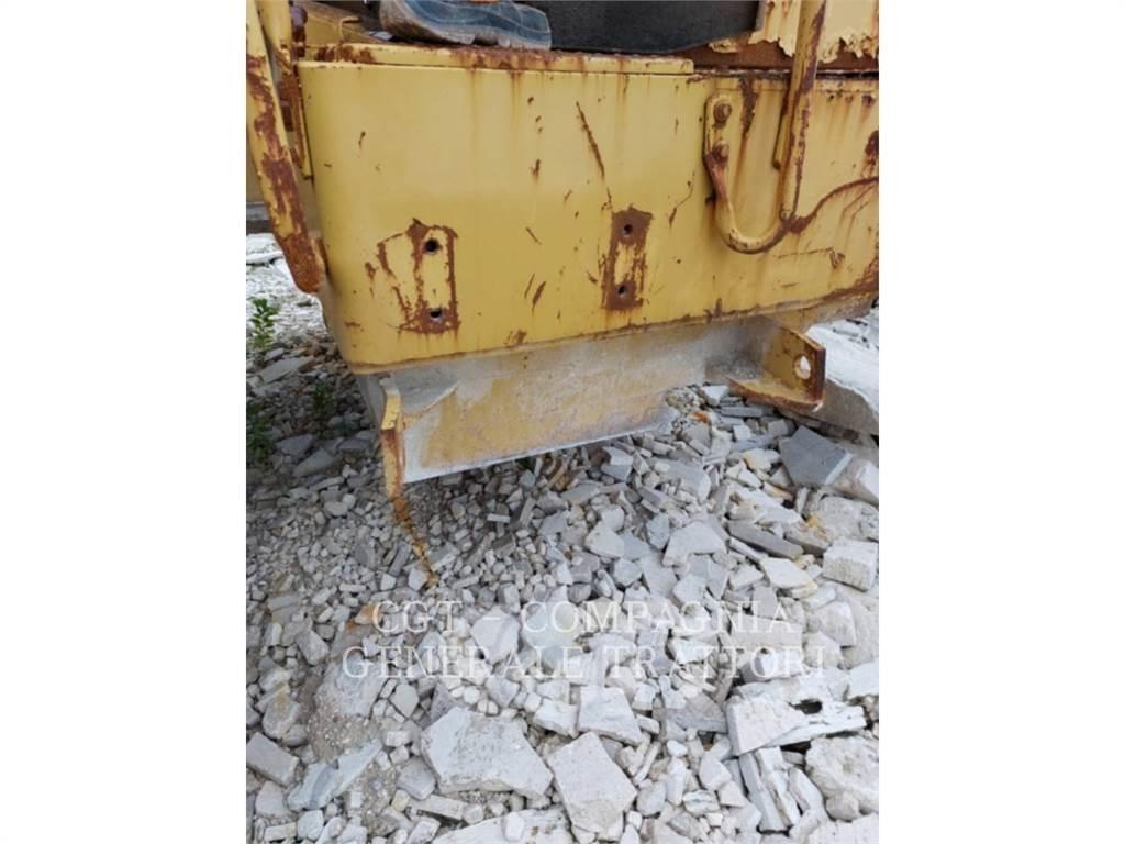 CAT 988 Gumikerekes homlokrakodók
