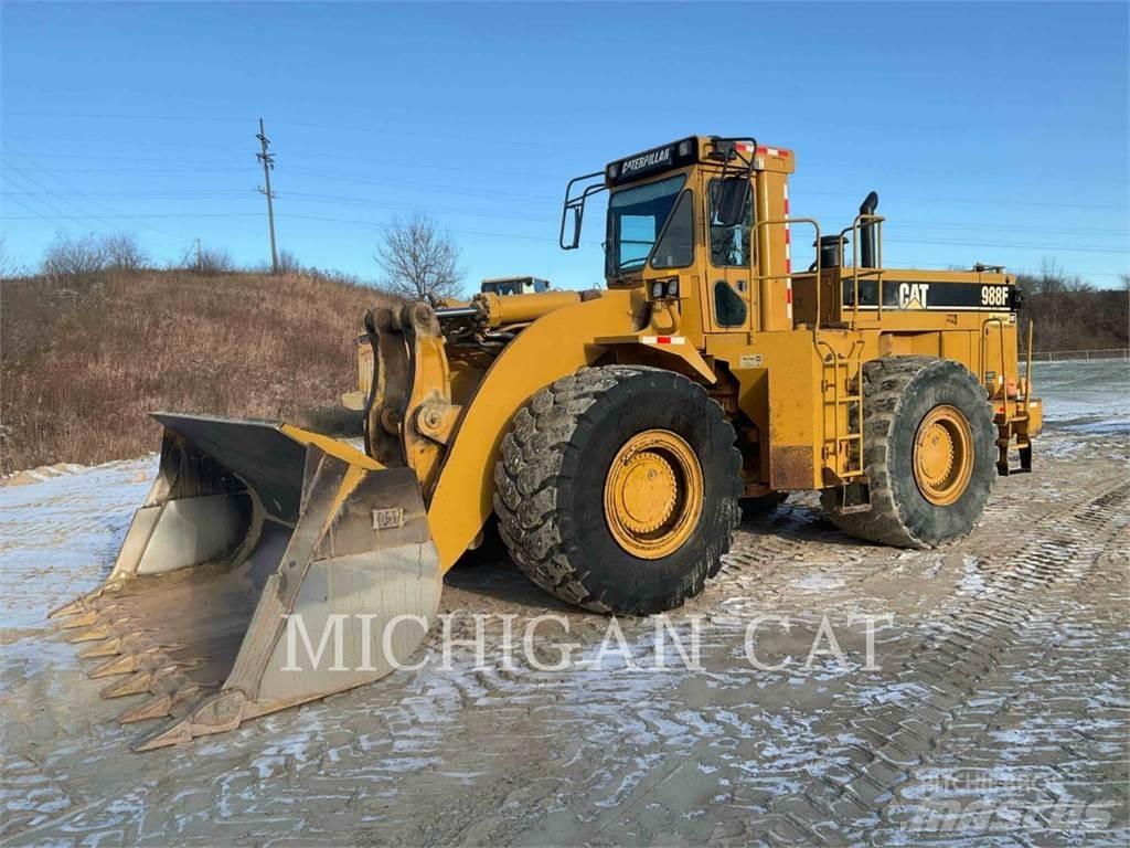 CAT 988F Gumikerekes homlokrakodók
