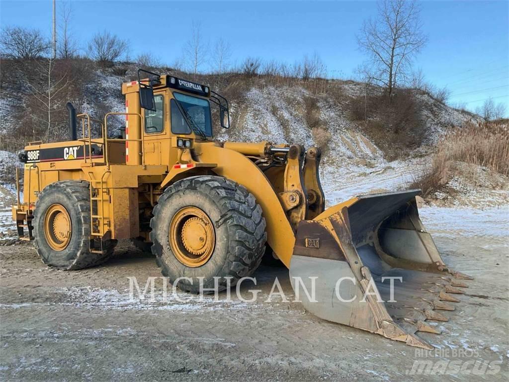 CAT 988F Gumikerekes homlokrakodók