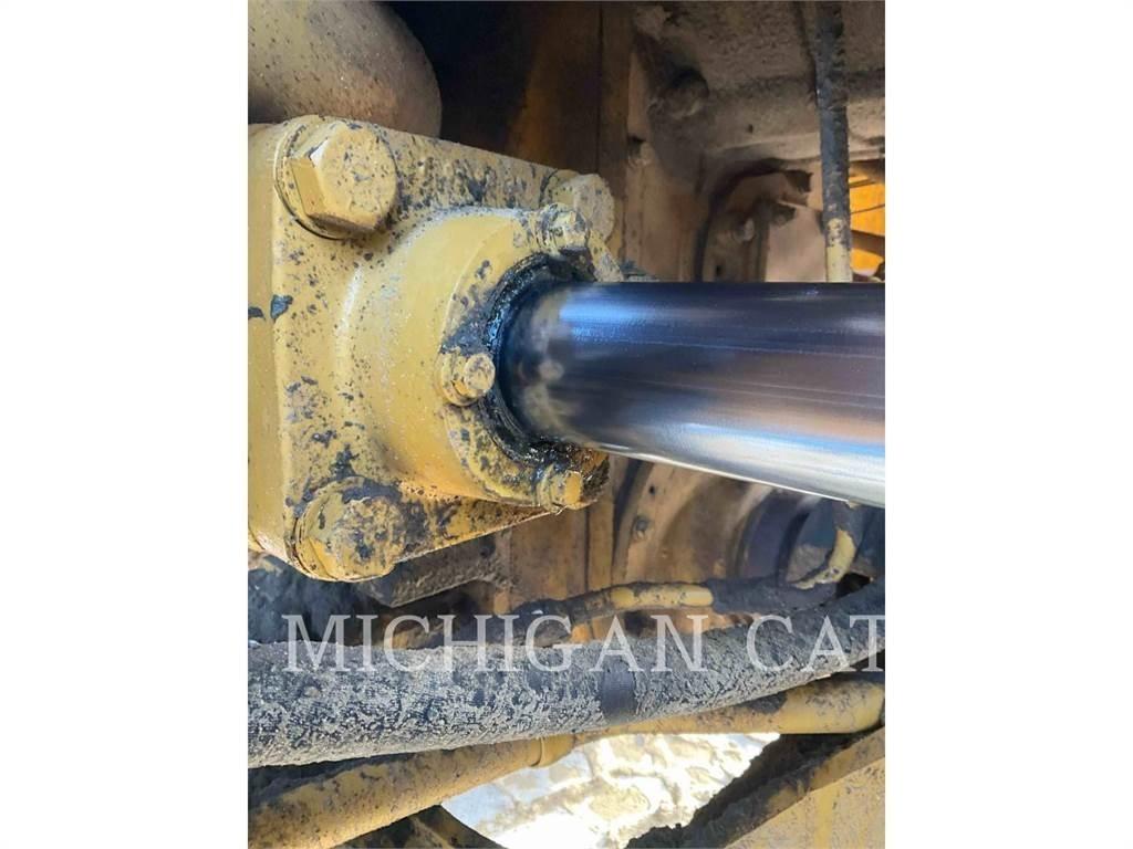 CAT 988F Gumikerekes homlokrakodók