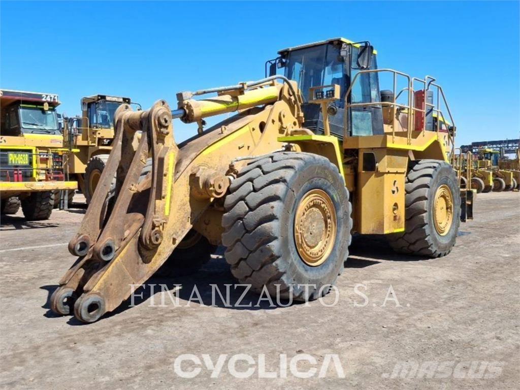 CAT 988G Gumikerekes homlokrakodók