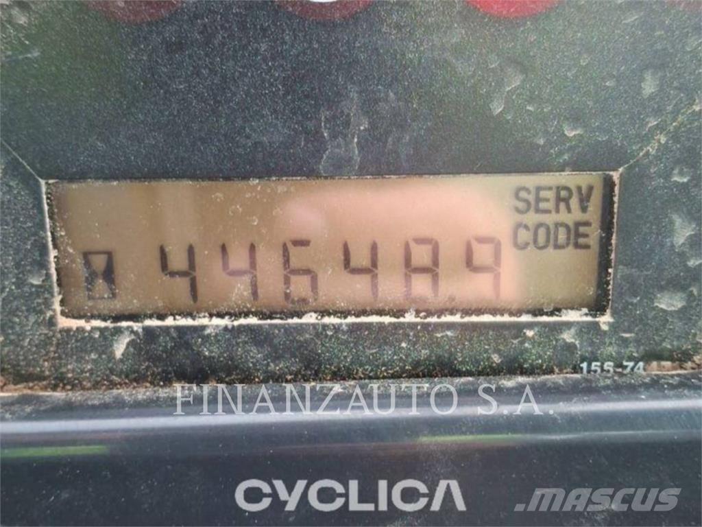 CAT 988G Gumikerekes homlokrakodók