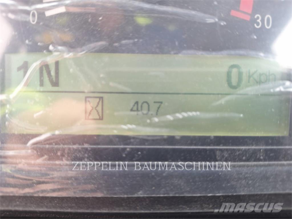 CAT 988GC Gumikerekes homlokrakodók