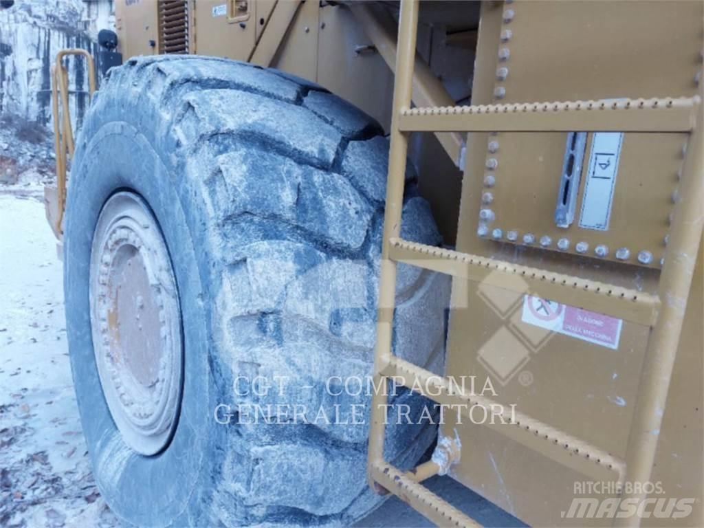 CAT 988H Gumikerekes homlokrakodók