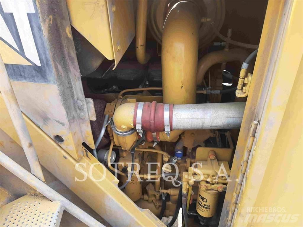 CAT 988H Gumikerekes homlokrakodók