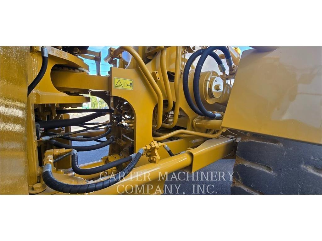 CAT 988H RBLD Gumikerekes homlokrakodók