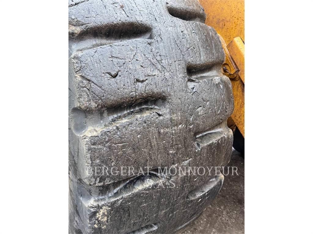 CAT 988K Gumikerekes homlokrakodók