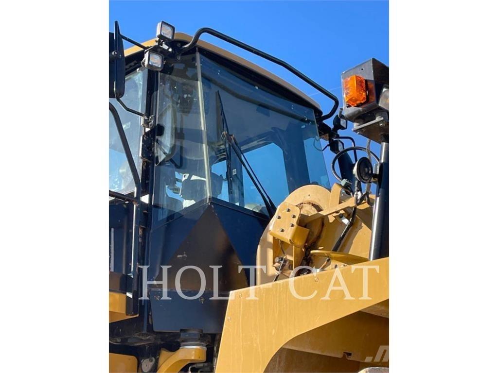 CAT 988K Gumikerekes homlokrakodók