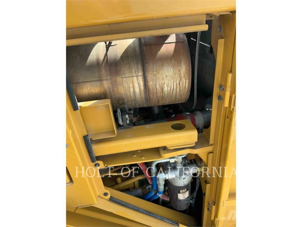 CAT 988K Gumikerekes homlokrakodók
