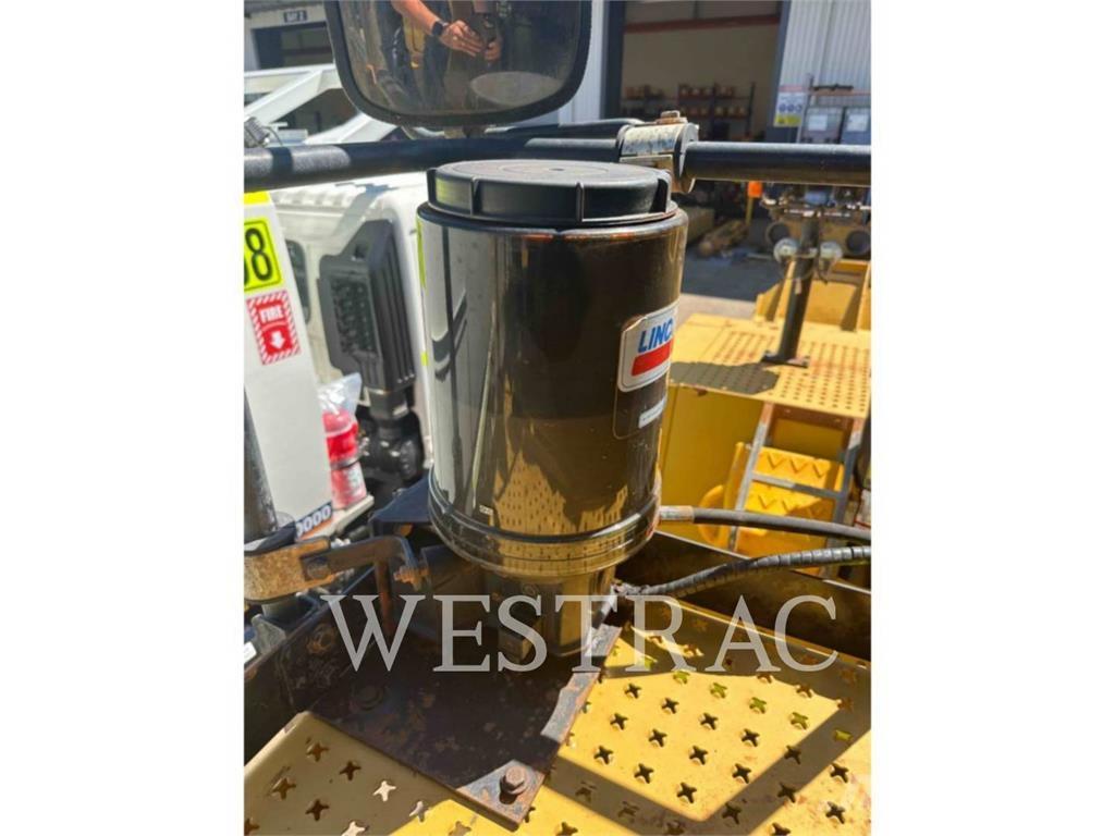 CAT 988K Gumikerekes homlokrakodók