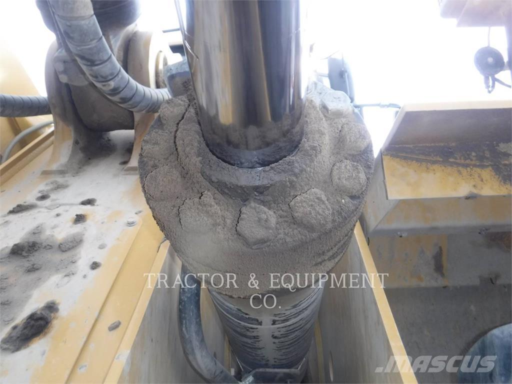 CAT 988K Gumikerekes homlokrakodók