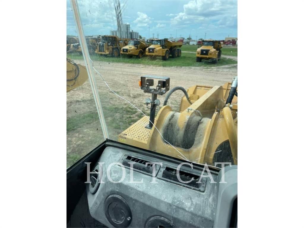 CAT 988K XE Gumikerekes homlokrakodók