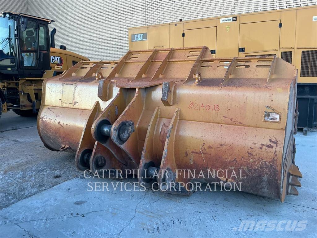 CAT 988K XE Gumikerekes homlokrakodók