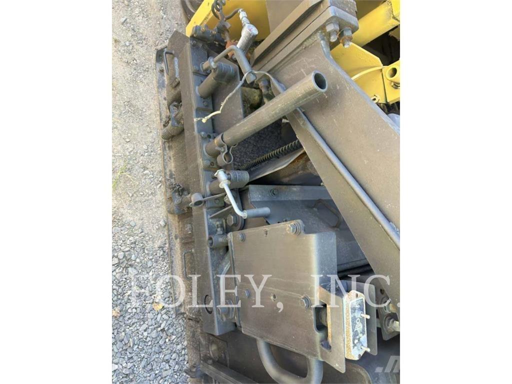CAT AP-1055D Aszfalt terítõ gépek