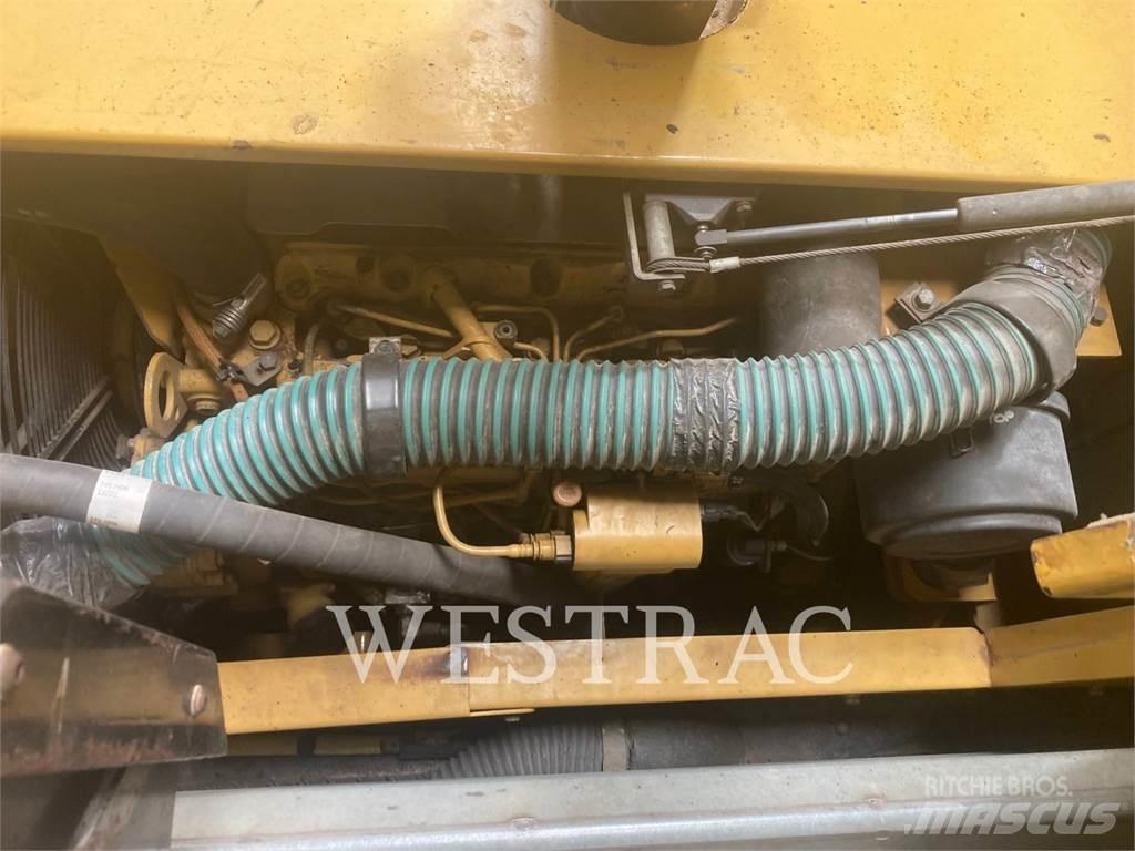 CAT AP-300 Aszfalt terítõ gépek