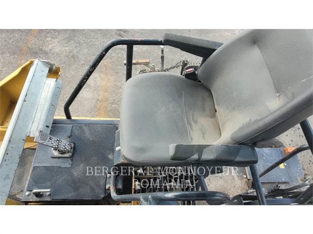 CAT AP-655D Aszfalt terítõ gépek