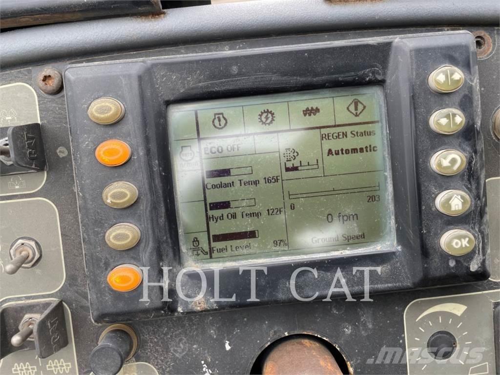 CAT AP1000E Gumikerekes homlokrakodók