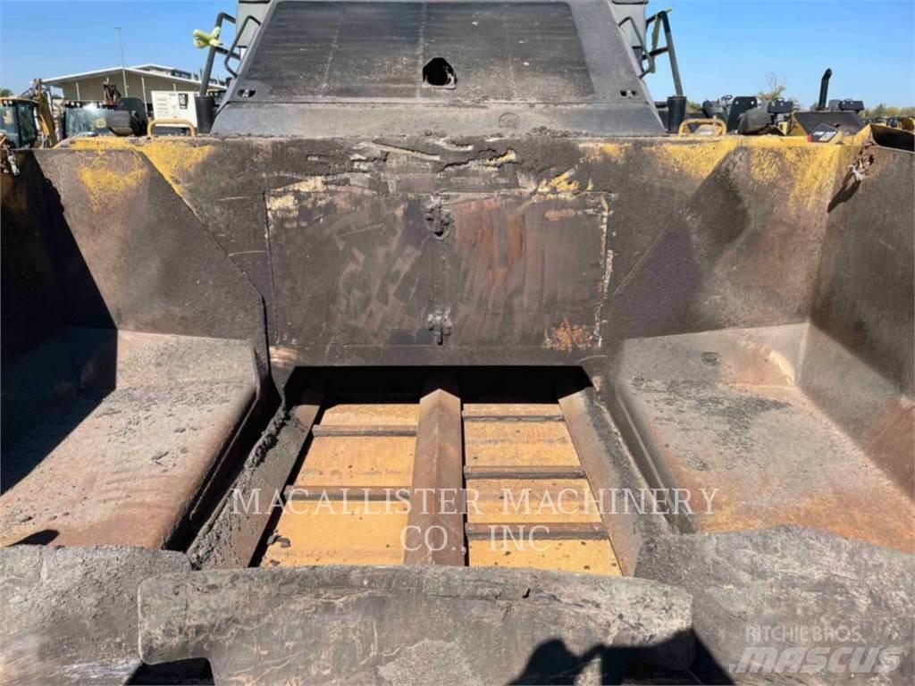 CAT AP1055F Aszfalt terítõ gépek