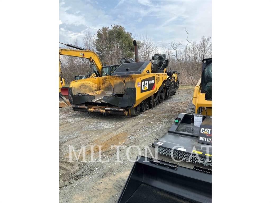 CAT AP1055F Aszfalt terítõ gépek