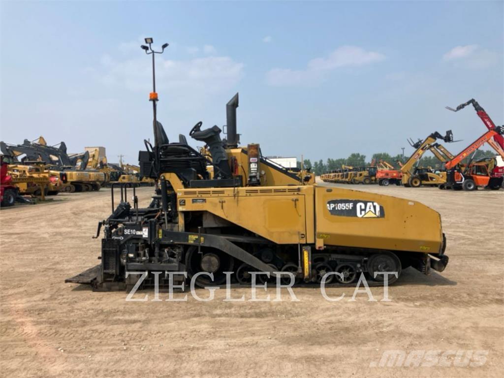 CAT AP1055F Aszfalt terítõ gépek