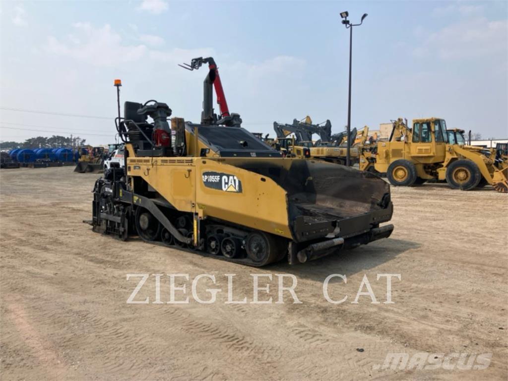 CAT AP1055F Aszfalt terítõ gépek