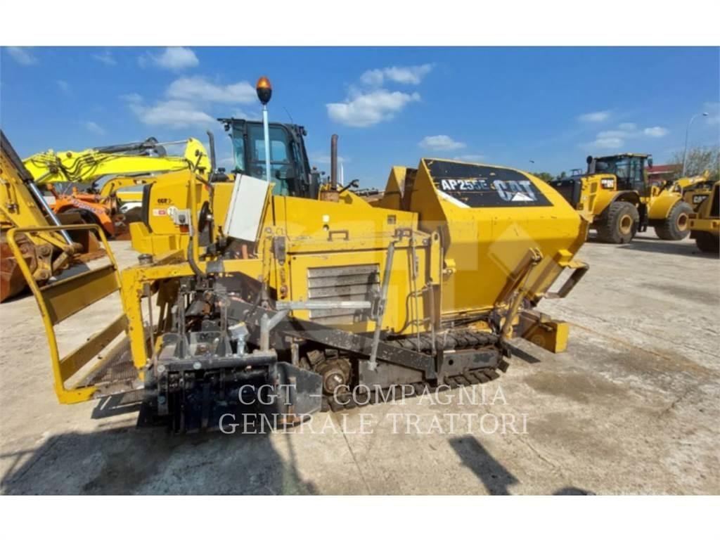 CAT AP255E Aszfalt terítõ gépek
