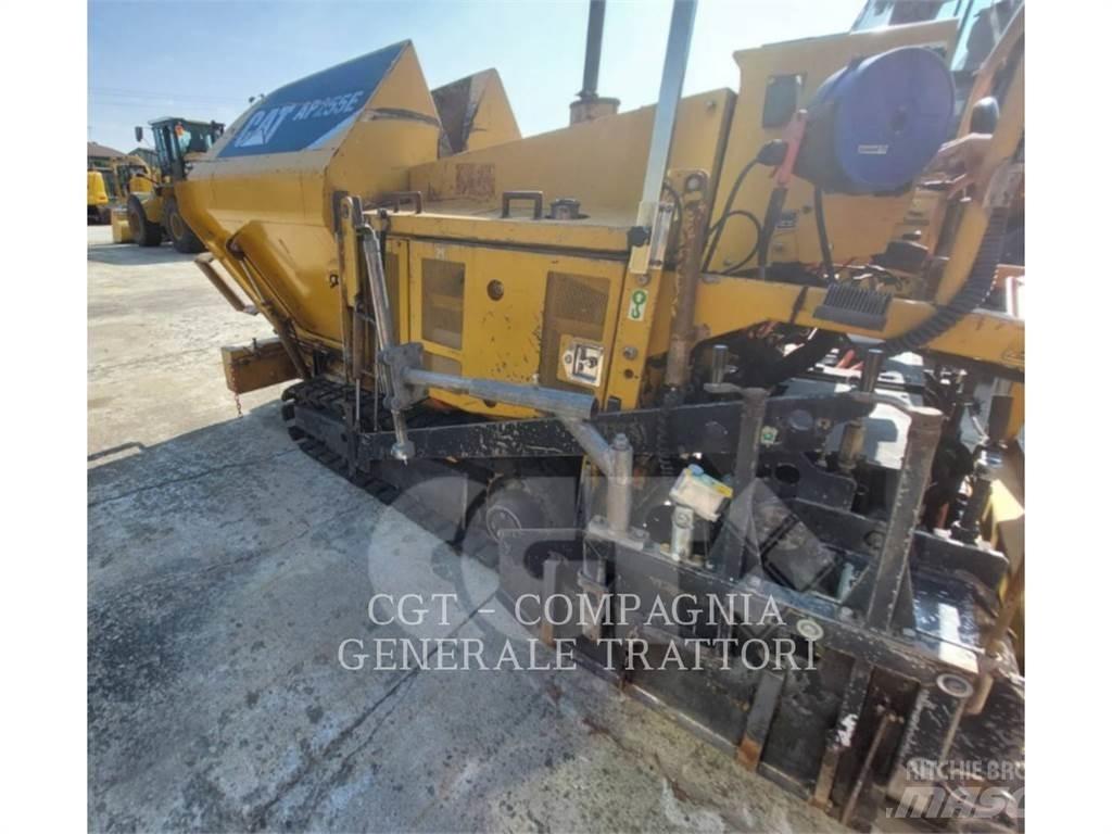 CAT AP255E Aszfalt terítõ gépek