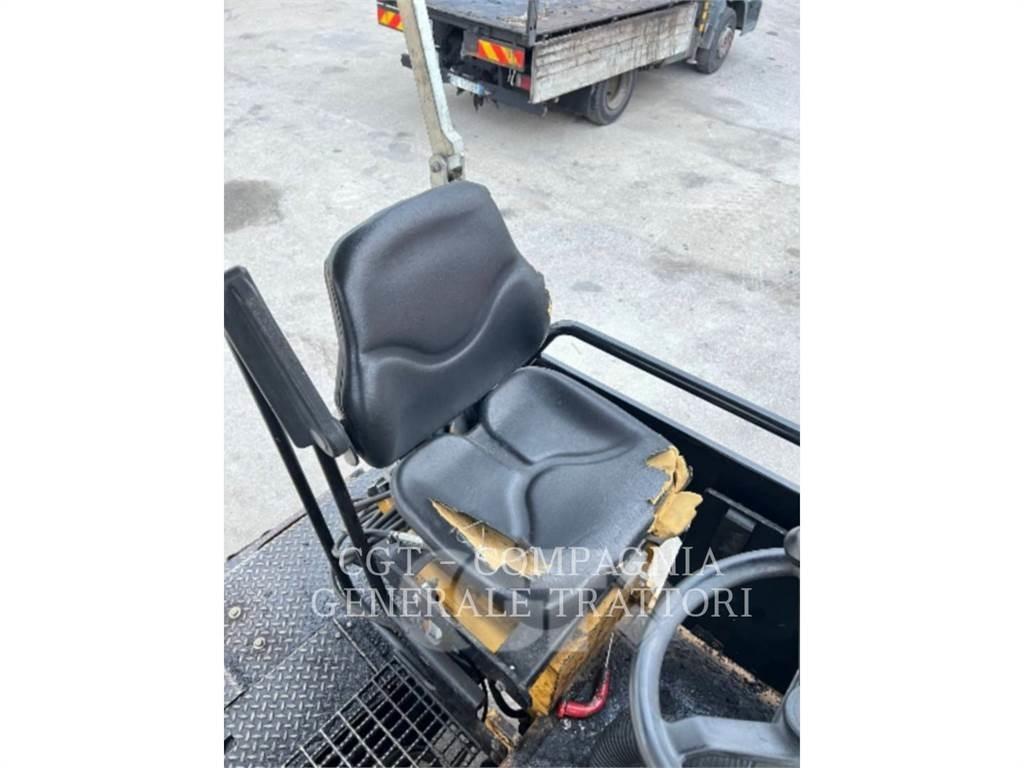 CAT AP300 Aszfalt terítõ gépek