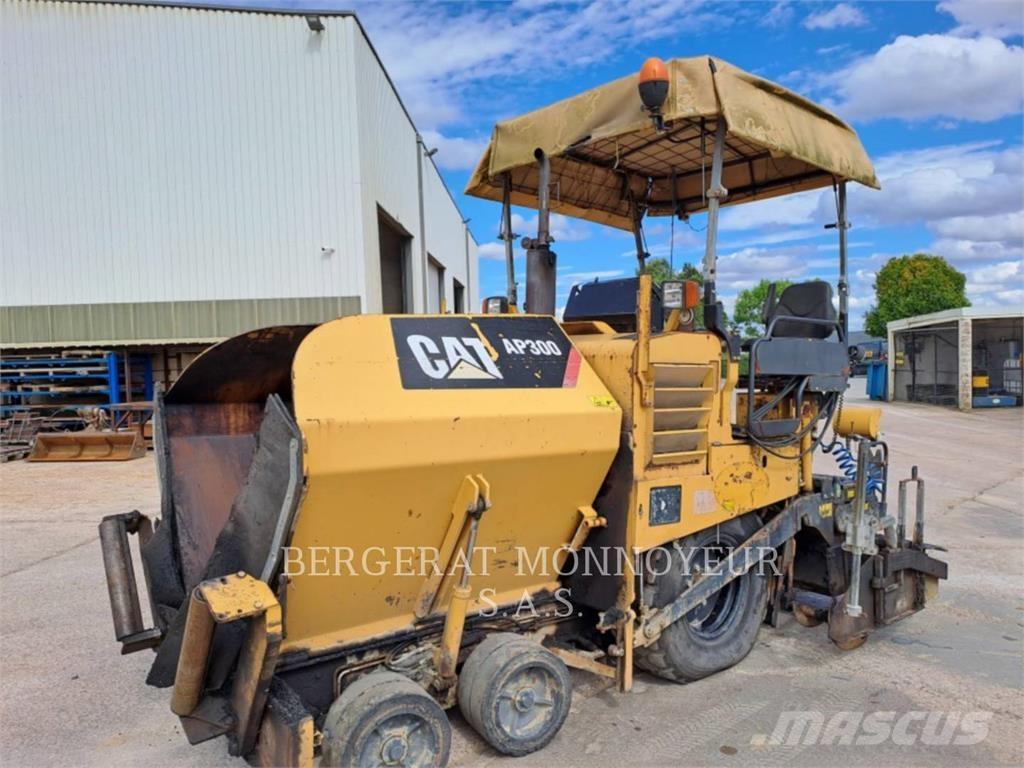 CAT AP300 Aszfalt terítõ gépek