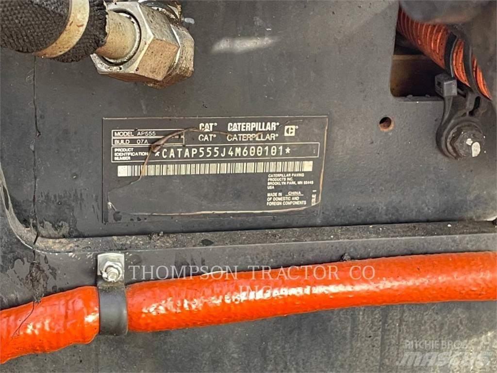 CAT AP555 Aszfalt terítõ gépek