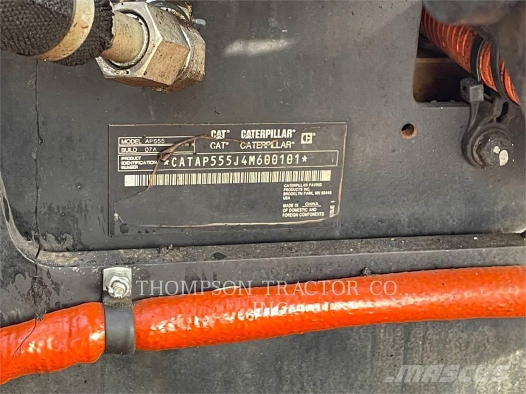 CAT AP555 Aszfalt terítõ gépek