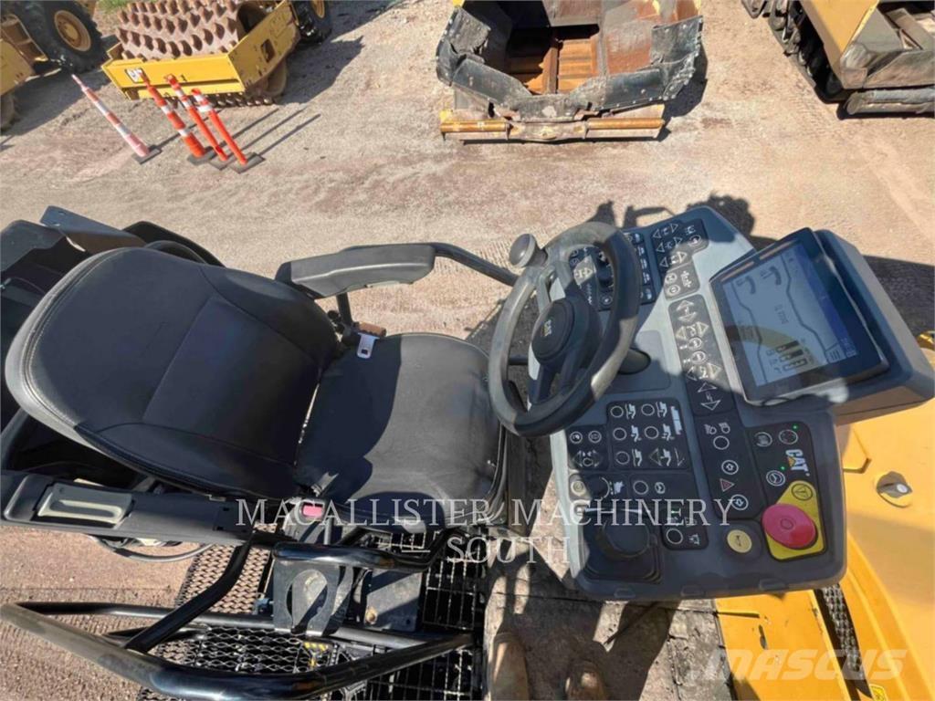 CAT AP555 Aszfalt terítõ gépek