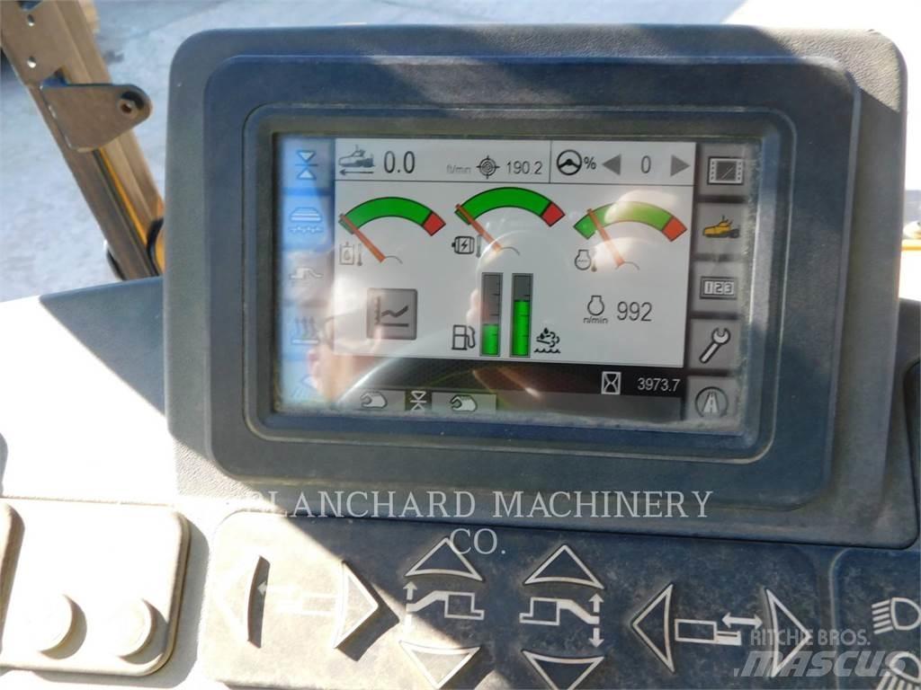 CAT AP555F Aszfalt terítõ gépek