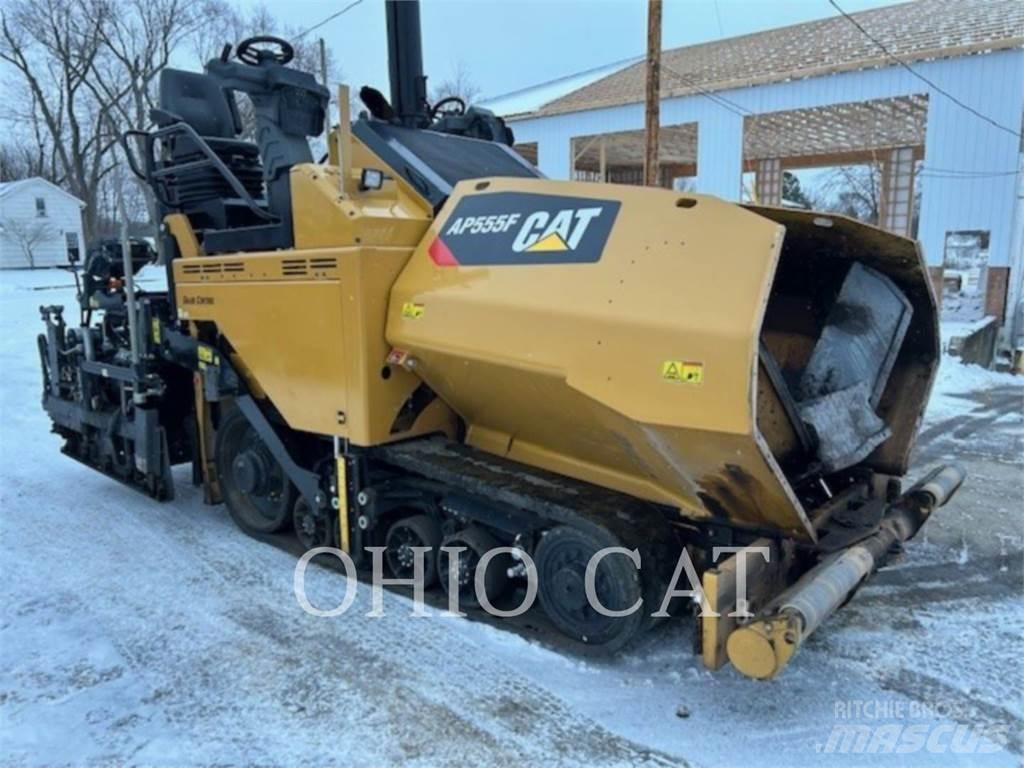 CAT AP555F Bitumenszórók