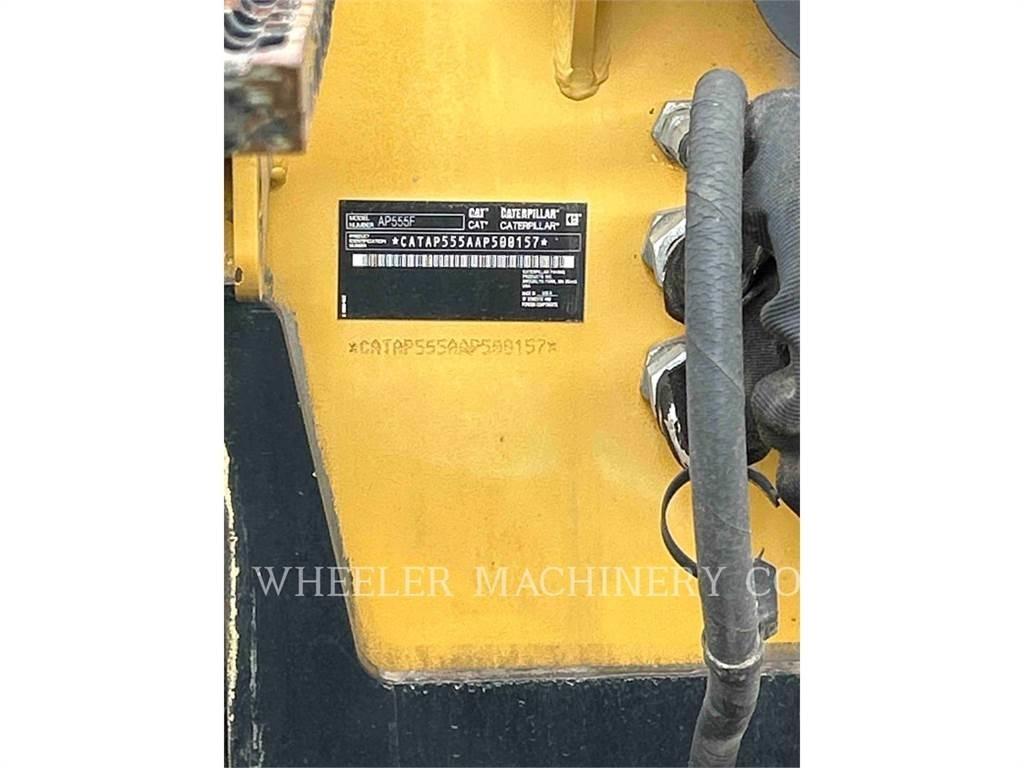 CAT AP555F Aszfalt terítõ gépek