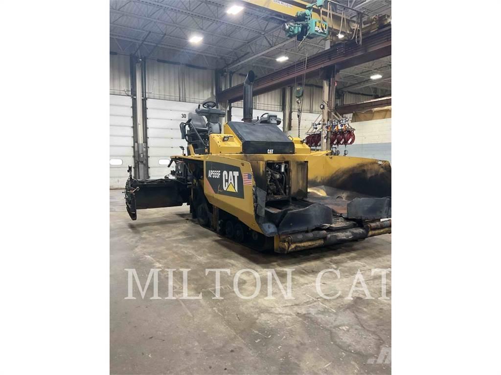 CAT AP555F Aszfalt terítõ gépek