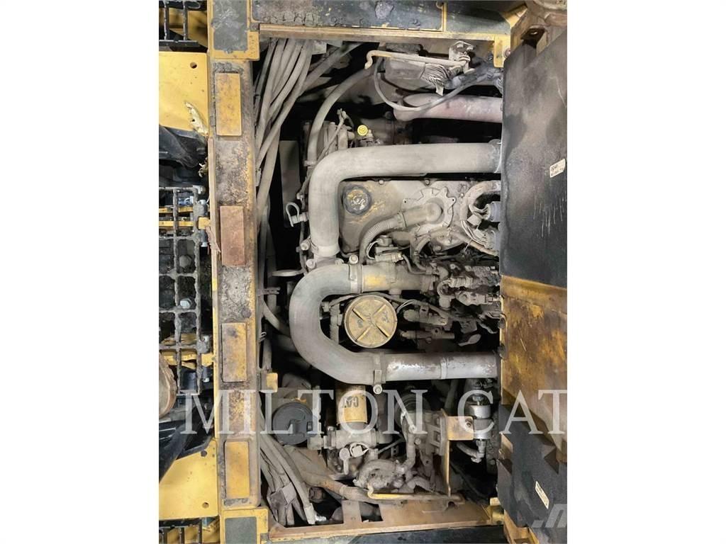 CAT AP555F Aszfalt terítõ gépek